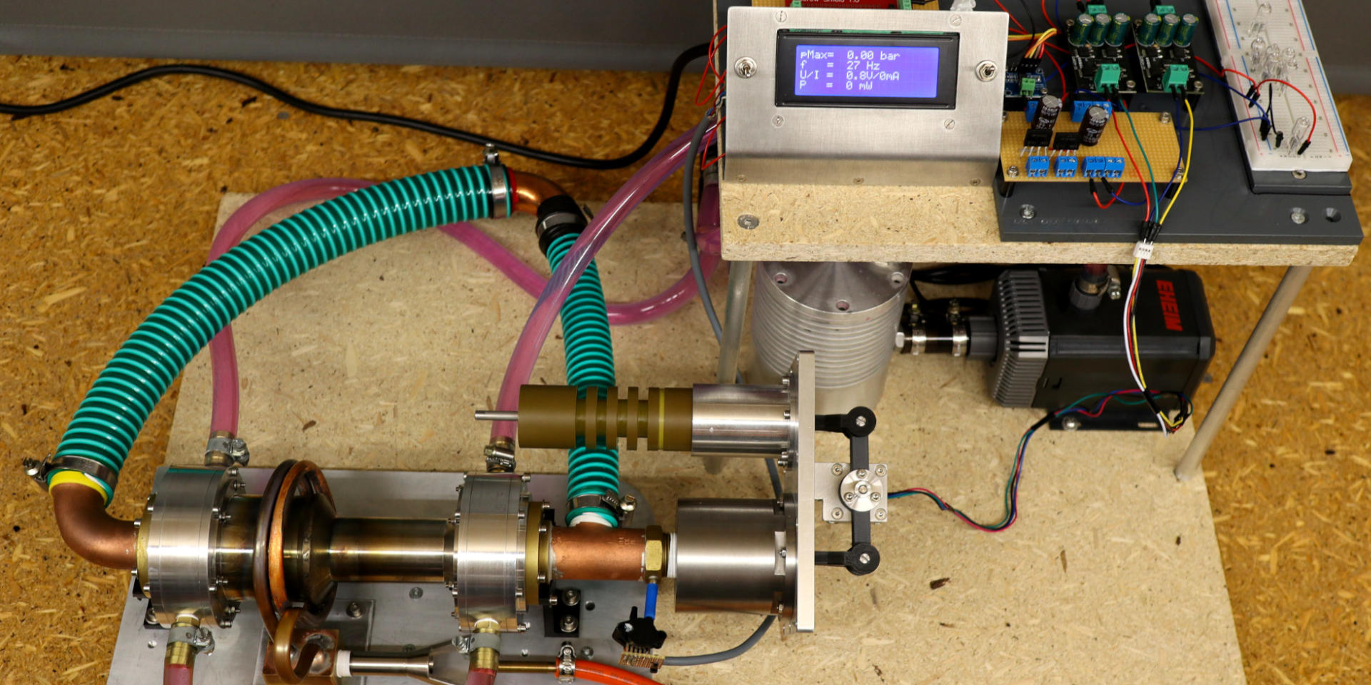 Thermoacoustic engine with water cooling and test stand